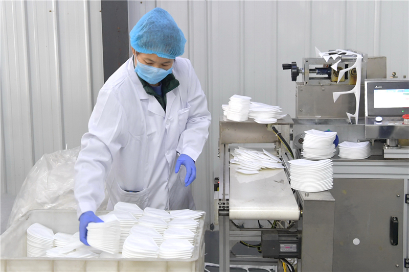 河北唐山:加緊生產(chǎn)防護(hù)用品