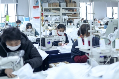 防護(hù)服緊缺?這家企業(yè)僅用了5天時間轉(zhuǎn)產(chǎn)防護(hù)服,日產(chǎn)量已達(dá)9000件